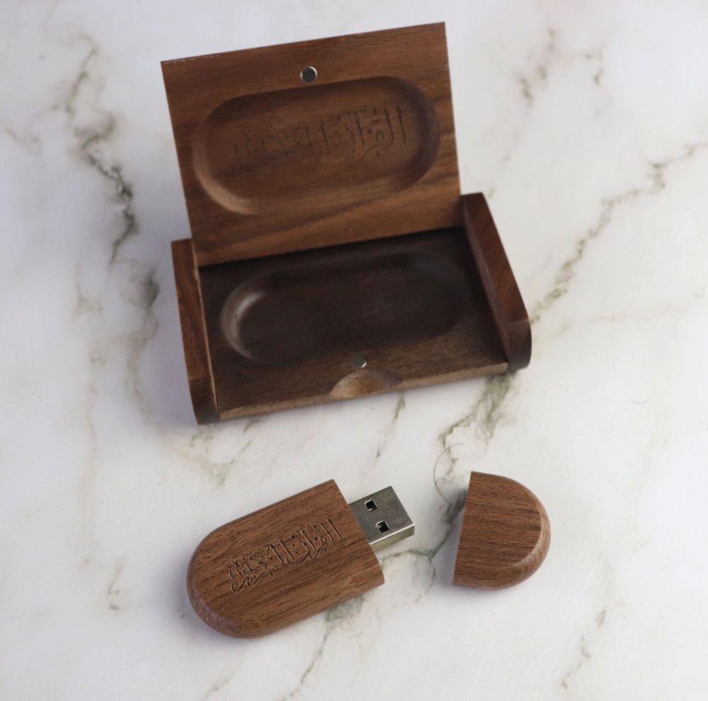 CLE USB CORAN AVEC INVOCATIONS ET ROQYA - Version de luxe en bois et son coffret cadeau (plusieurs récitateurs)